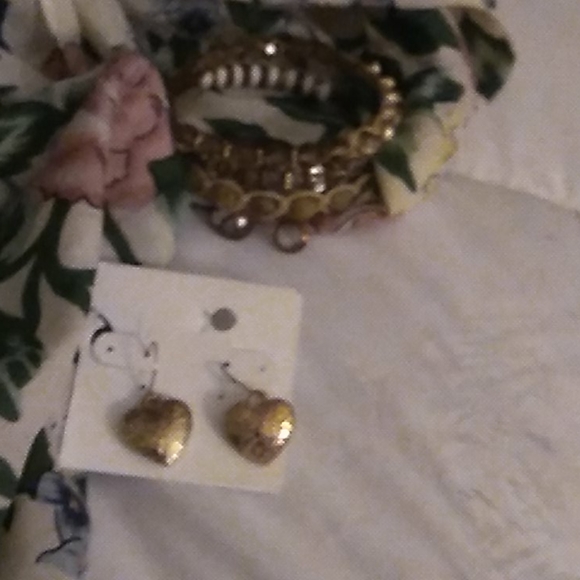Earrings and bracelet - Picture 1 of 2